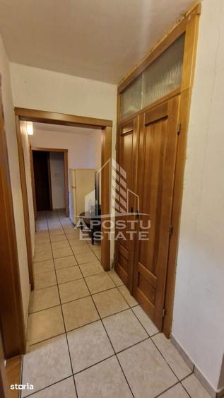 Apartament cu 3 camere decomandat, mobilat în Soarelui