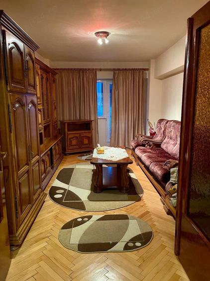 Apartament cu 3 camere decomandat în Aradului