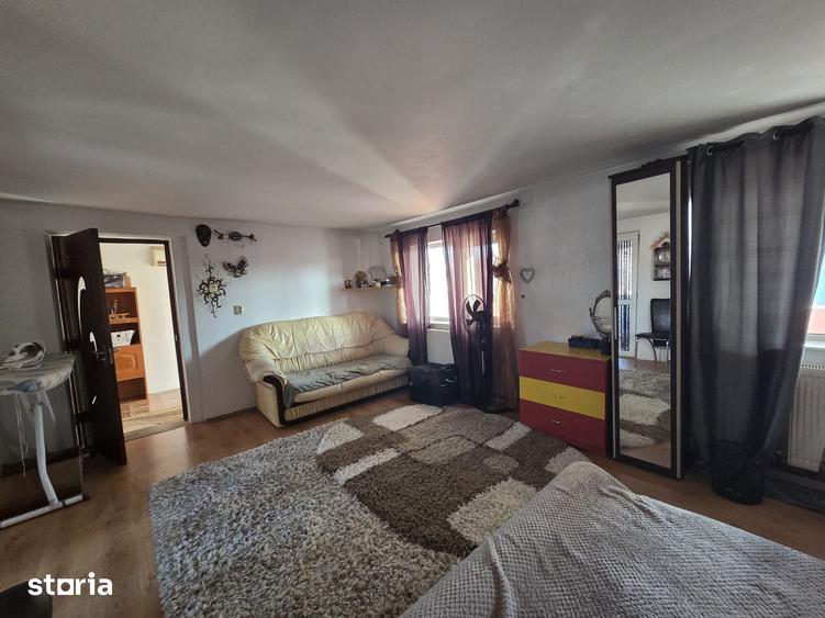 Casă cu 5 camere cu Teren 781 Mp în Central