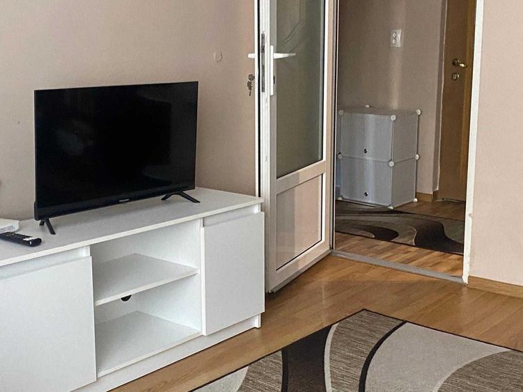 Garsonieră decomandată în Decebal