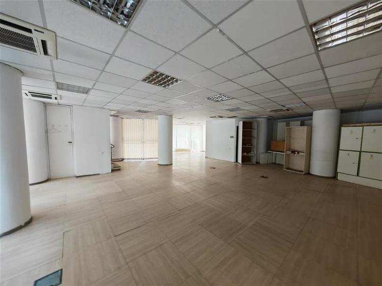 Birou, de 1,100 mp, în Vitan Mall
