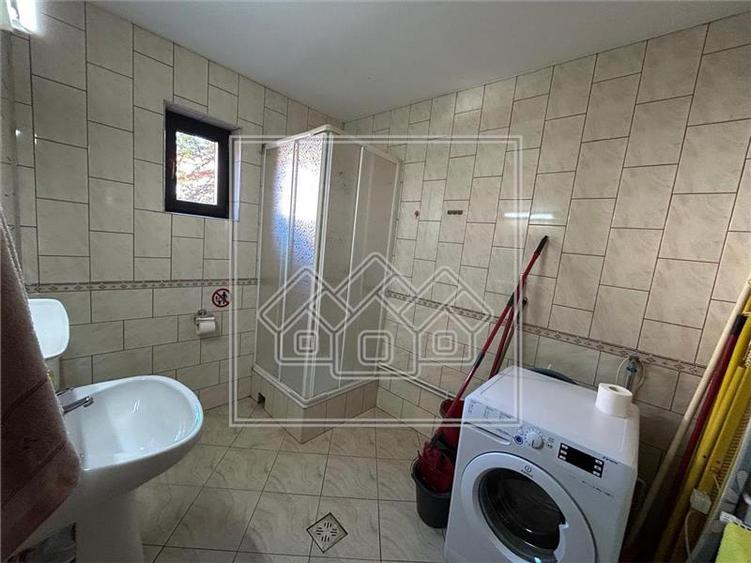 Casă individuală cu 8 camere cu Teren 377 Mp în Păltiniș