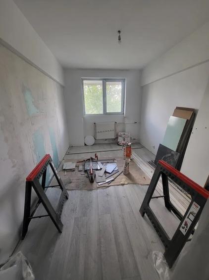 Apartament cu 3 camere decomandat în Drumul Taberei