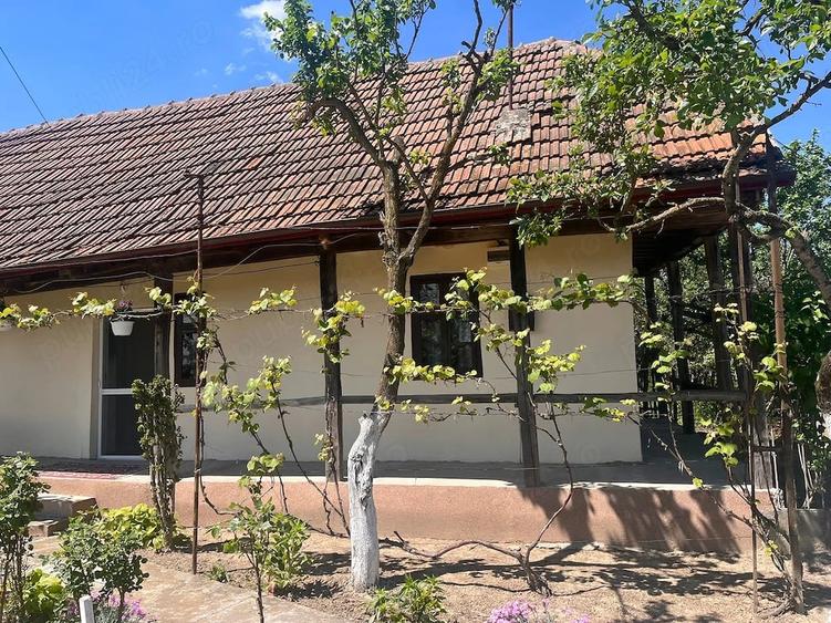 Casă cu 2 camere cu Teren 3543 Mp în Tătărești