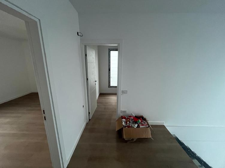 Casă individuală cu 5 camere cu Teren 340 Mp în Poiana