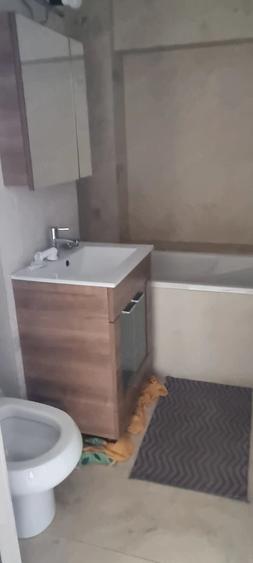 Apartament cu 4 camere decomandat în Victoriei