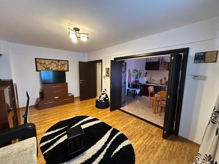 Apartament cu 2 camere semidecomandat în Central
