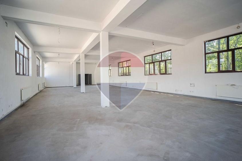 Spațiu comercial, de 934 mp, în Tomești
