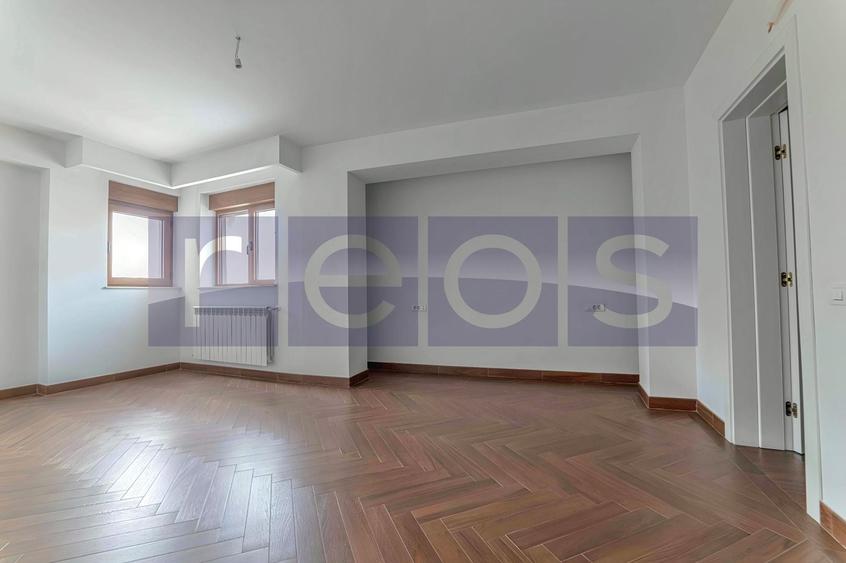 Apartament cu 3 camere semidecomandat în P-ța Dorobanți