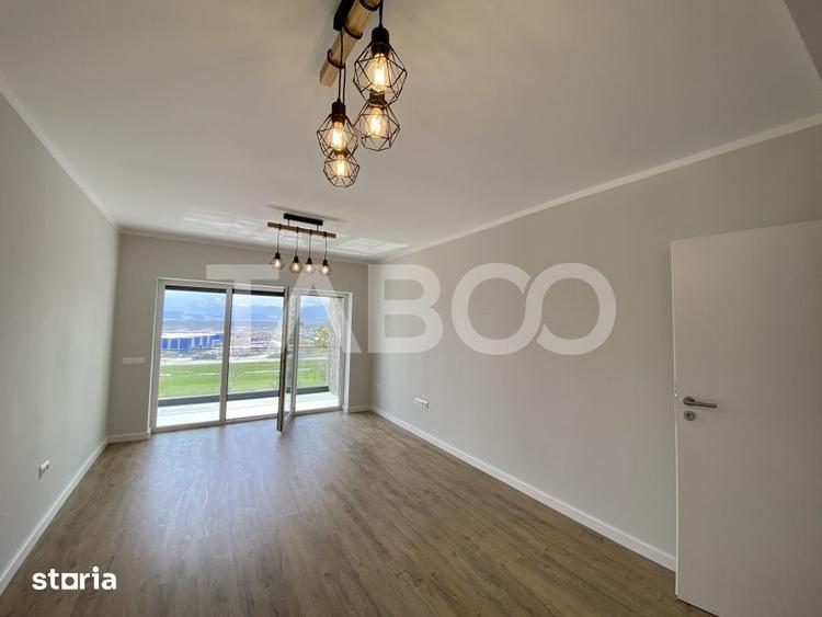 Apartament cu 3 camere decomandat în Cristian