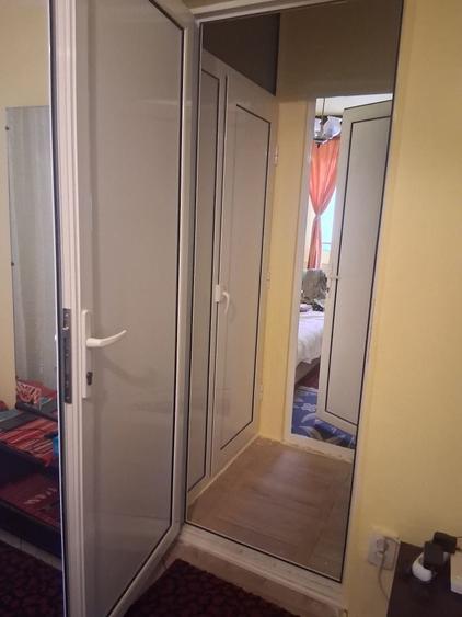 Apartament cu 3 camere semidecomandat în Albina