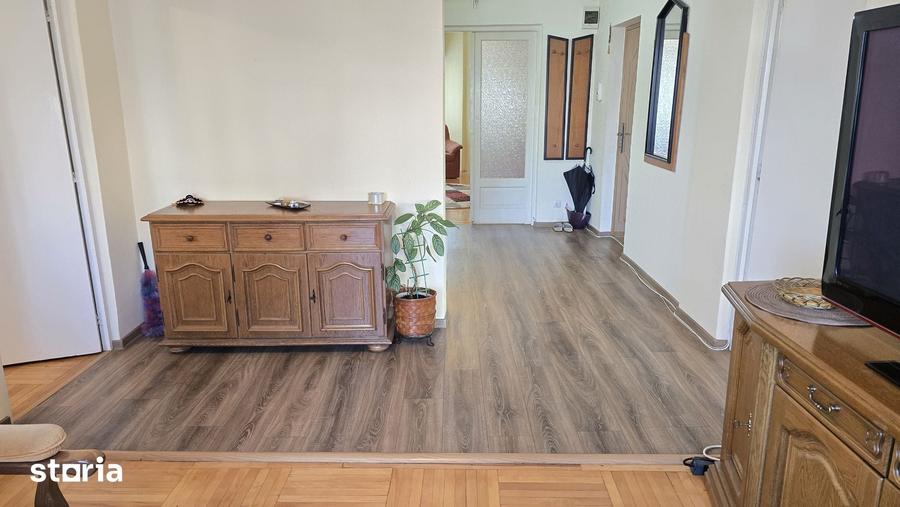 Apartament cu 4 camere în Decebal