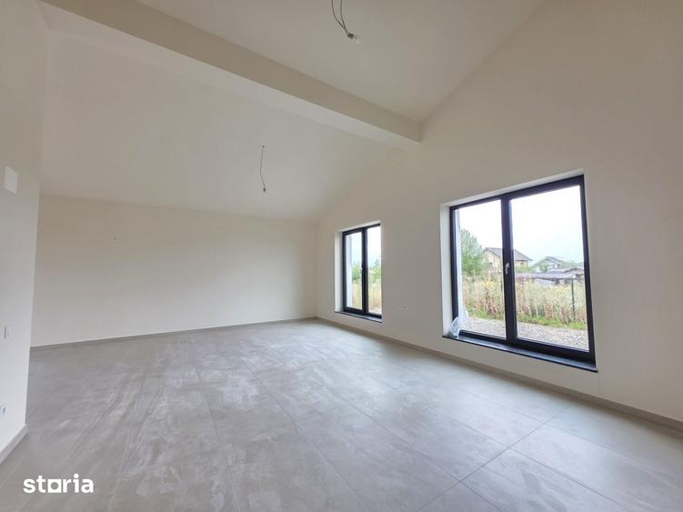 Casă cu 4 camere cu Teren 650 Mp în Cristian