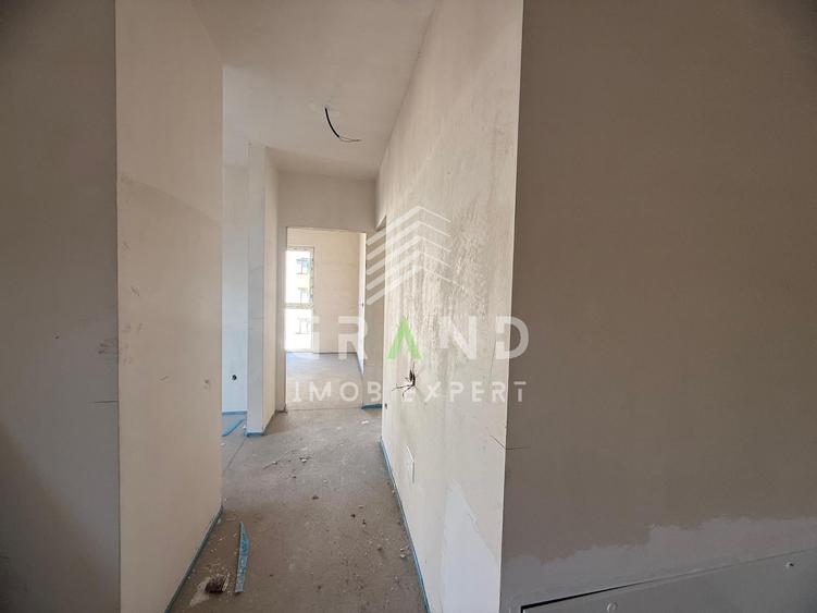 Apartament cu 3 camere semidecomandat în Florești
