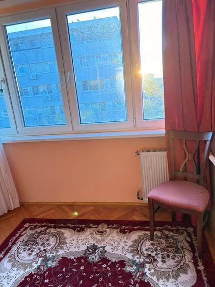 Apartament cu 3 camere semidecomandat în Titan