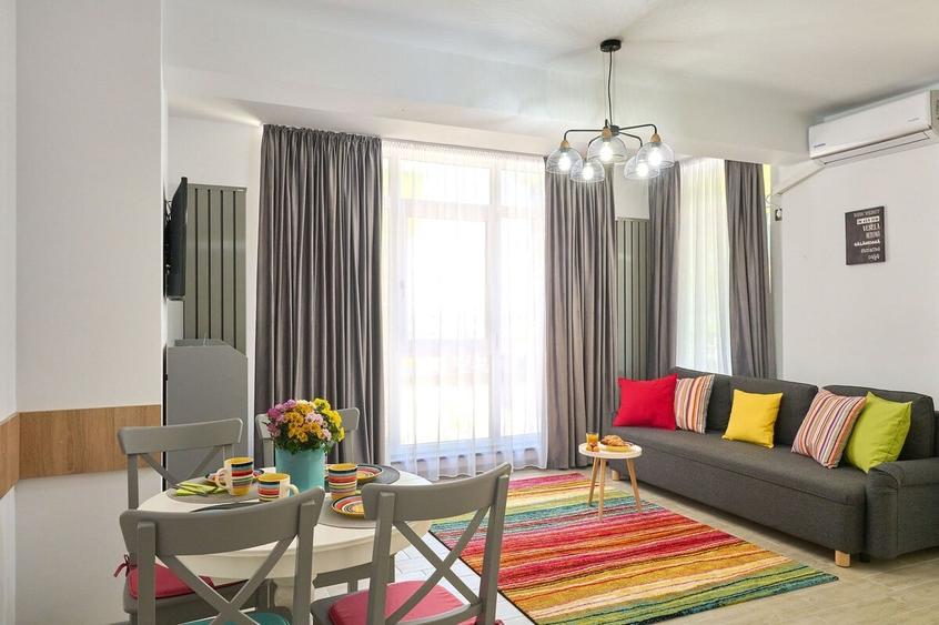 Apartament cu 3 camere decomandat în Mamaia-Sat