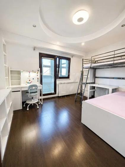 Apartament cu 3 camere semidecomandat, mobilat în Calea Călărașilor