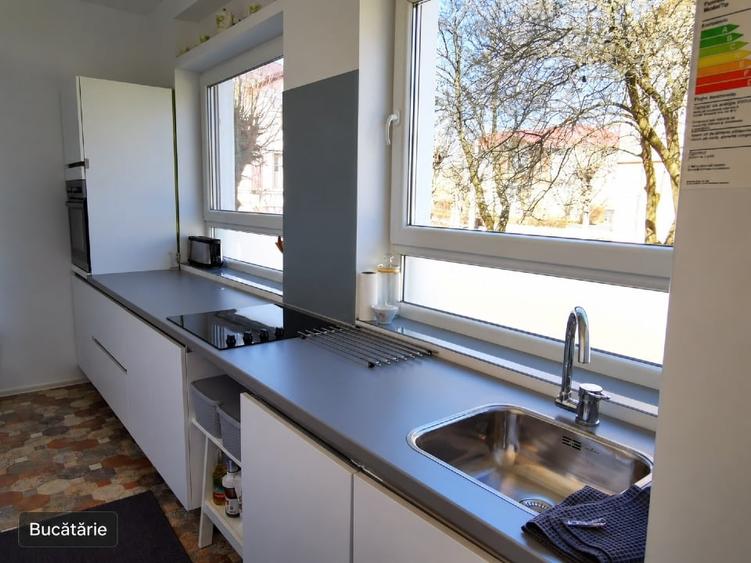 Apartament cu 4 camere semidecomandat, mobilat în Central