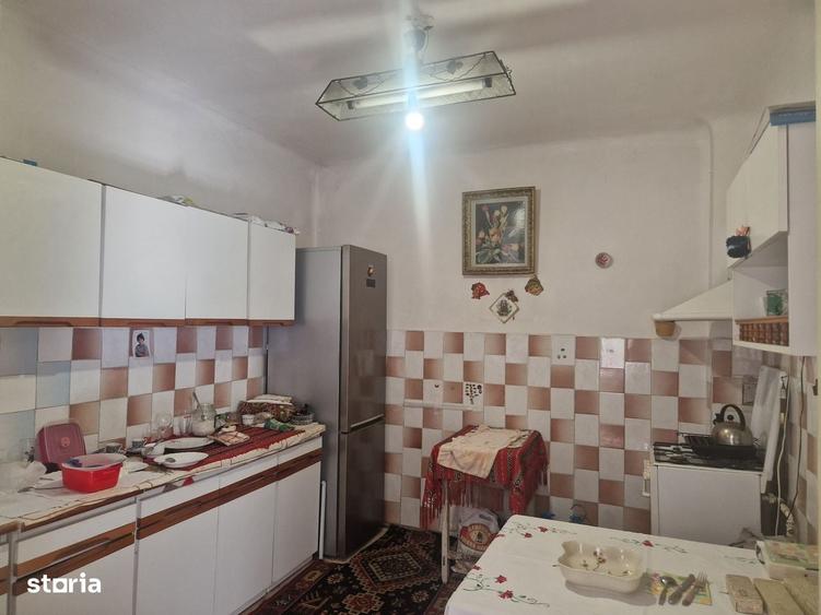 Casă cu 3 camere semidecomandat în Central