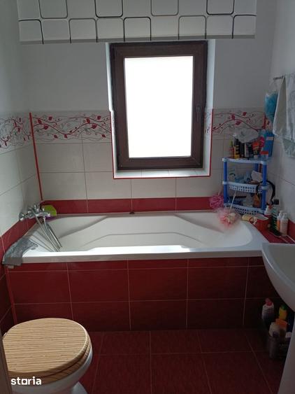 Casă cu 4 camere cu Teren 250 Mp în Crevedia
