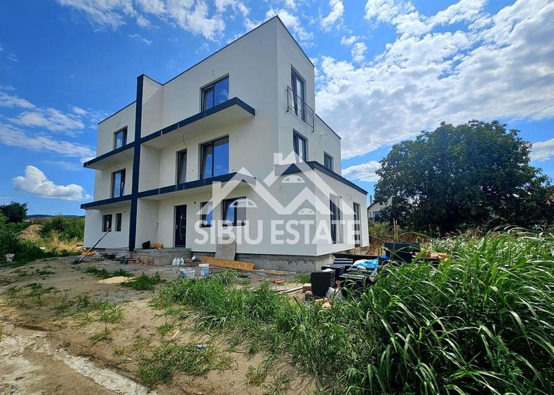 Duplex cu 4 camere cu Canalizare în Exterior Nord