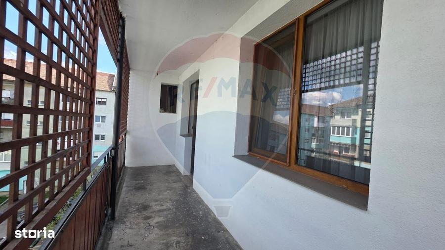 Apartament cu 3 camere în Vitrometan