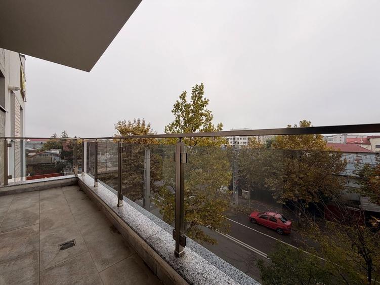 Apartament cu 3 camere în Sisești