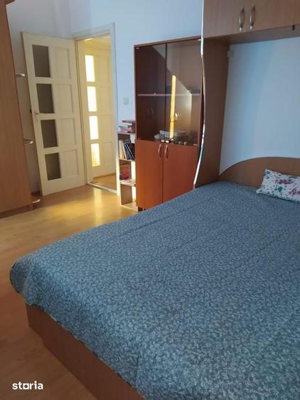 Casă cu 6 camere cu Canalizare în Central