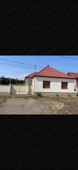 Casă cu Teren 719 Mp în Central