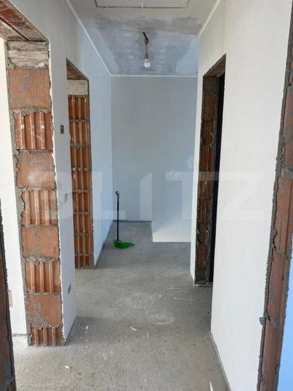 Duplex cu 4 camere cu Canalizare în Exterior Sud