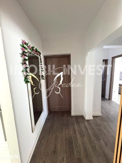 Apartament cu 3 camere în Cetate