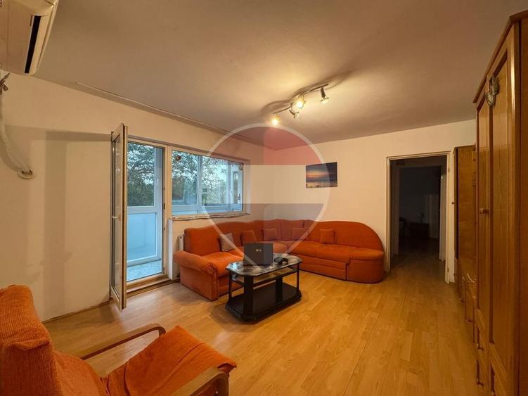 Apartament cu 2 camere semidecomandat, mobilat în Poltur