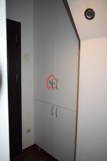 Apartament cu 3 camere decomandat, mobilat în Podu Roș