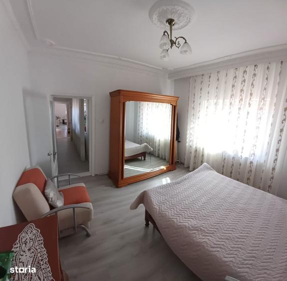 Casă cu 5 camere cu Teren 347 Mp în Central