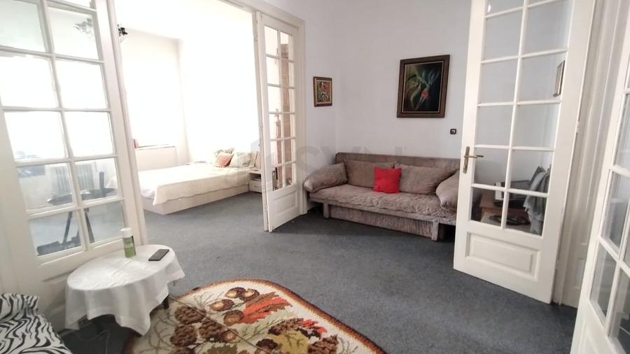 Apartament cu 4 camere decomandat, mobilat în P-ța Universității