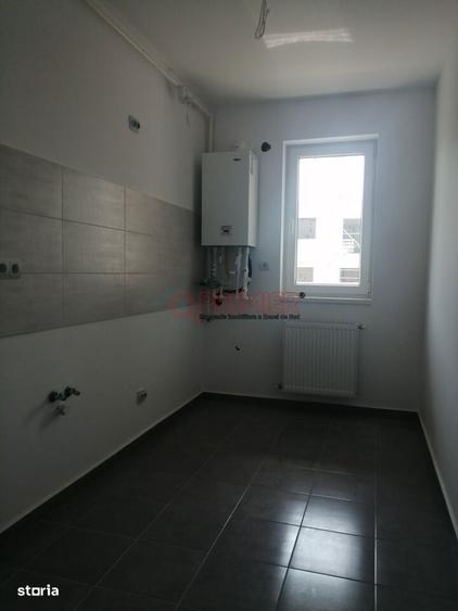 Apartament cu 3 camere decomandat în Metalurgiei
