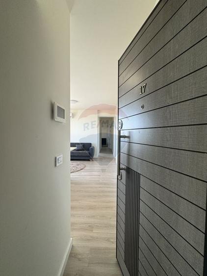 Apartament cu 3 camere semidecomandat, mobilat în Central