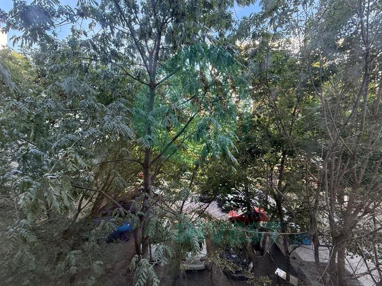 Apartament cu 3 camere semidecomandat în Vatra Luminoasă