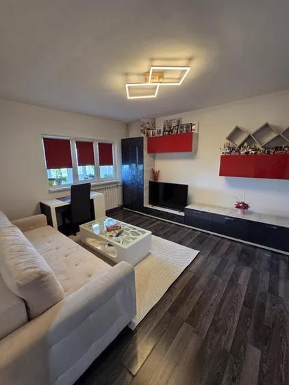 Apartament cu 2 camere semidecomandat, mobilat în Central