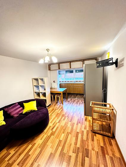 Apartament cu 4 camere decomandat în Bucur Obor