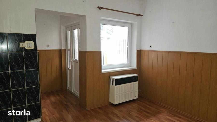 Casă cu 3 camere cu Teren 130 Mp în Central