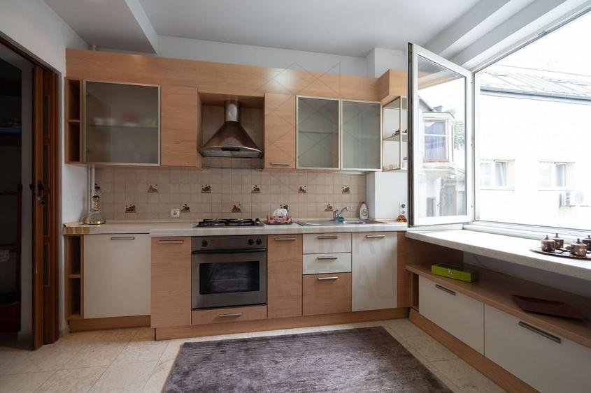Apartament cu 3 camere decomandat, mobilat în Primăverii