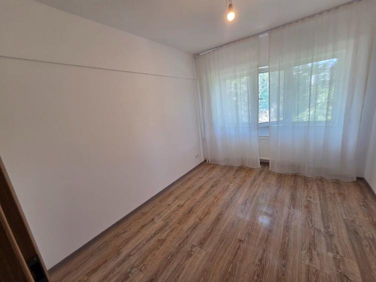 Apartament cu 4 camere decomandat în Doamna Ghica