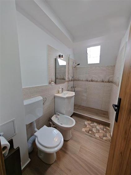 Casă cu 3 camere cu Canalizare în Periferie