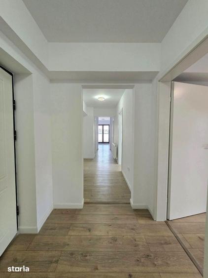 Apartament cu 4 camere decomandat în Dobroești