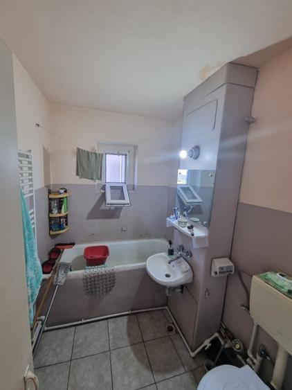 Apartament 2 camere decomandat, zona km 4-5,B-dul Aurel Vlaicu nr 1 Bl D1 Consta - 5