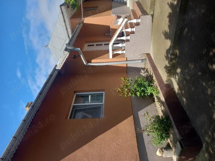 Casă cu 3 camere cu Teren 10000 Mp în Central