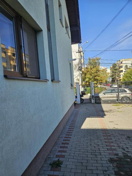 Casă individuală cu 3 camere cu Canalizare în Central