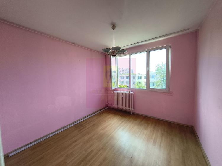 Apartament cu 3 camere semidecomandat în Valea Ialomiței
