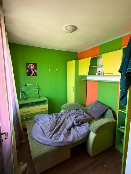 Casă cu 4 camere decomandat în Preajba